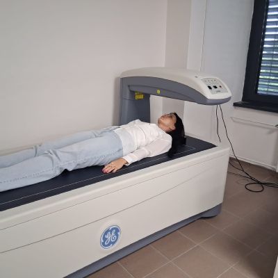 Moderná denzitometria v levickej nemocnici pomáha predchádzať nebezpečným zlomeninám